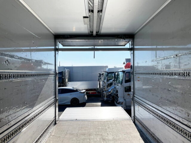 【1029】H27　スーパーグレート　ハイルーフ　7速MT　総輪エアサス　跳上ゲート　委託販売