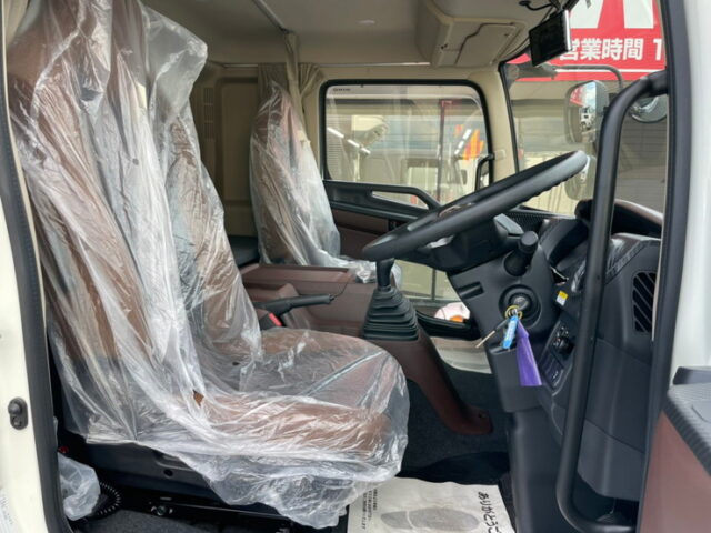 【1237】R4　17レンジャー　冷凍ウィング　6200ワイド　エアサス　未使用車　アルミシマ床　240馬力