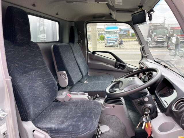 【1440】H28　デュトロ　平ボデー　ワイドロング　パワーゲート付　ハイグレード　180馬力