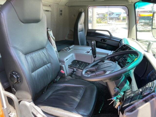 【1468】H28　スーパーグレート　ハイルーフ　冷凍バン　サブエンジン　格納ゲート　レール移動式間仕切り