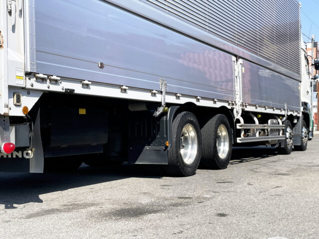 日野　17プロフィア　ハイルーフ　ウィング　7速MT　380馬力　81万km時ディーラーにてエンジン交換