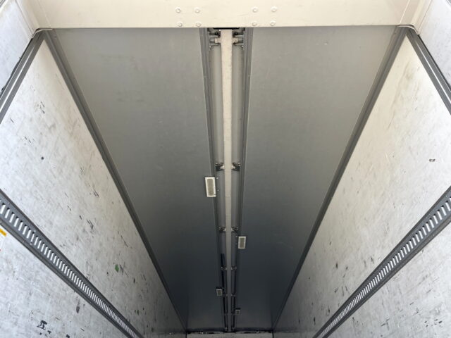 三菱ふそう　スーパーグレート　アルミウィング　７MT　リアエアサス　木床　380馬力