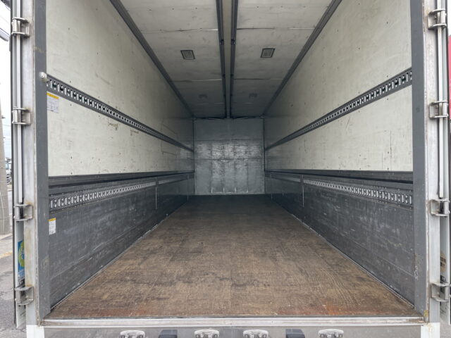 日野　プロフィア　ハイルーフ　ウィング　寝台メッキ　ステンレス多数