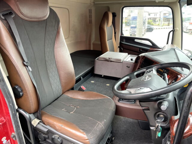 日野　17プロフィア　ハイルーフ　ウィング　7速MT　380馬力　エンジン交換済