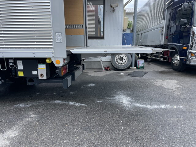 いすゞ　エルフ　アルミバン　低走行　ワイド　跳上ゲート　150馬力
