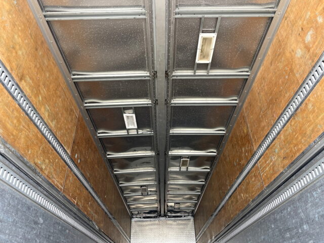 いすゞ　ギガ　ハイルーフ　ウィング　造りボディ　1Mアオリ　ステンレス多数