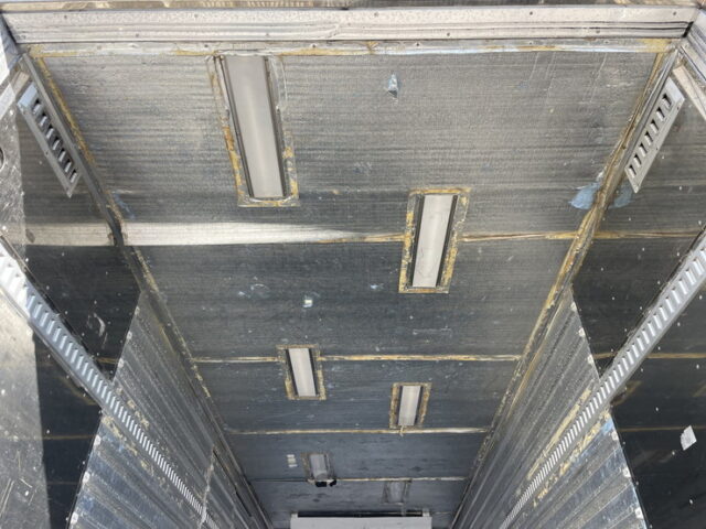 三菱ふそう　ファイター　冷凍バン　コルゲート　ジョロダー4列キーストン　エアサス