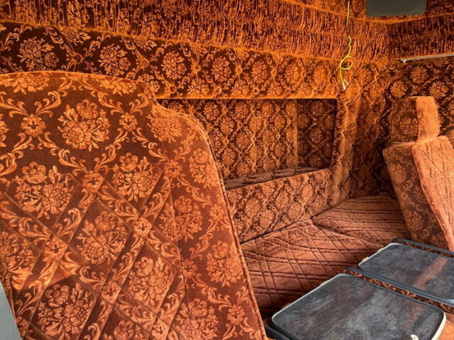 日野　17プロフィア　ヘッド　内装生地張り　ステンレス多数　メッキパーツ多数