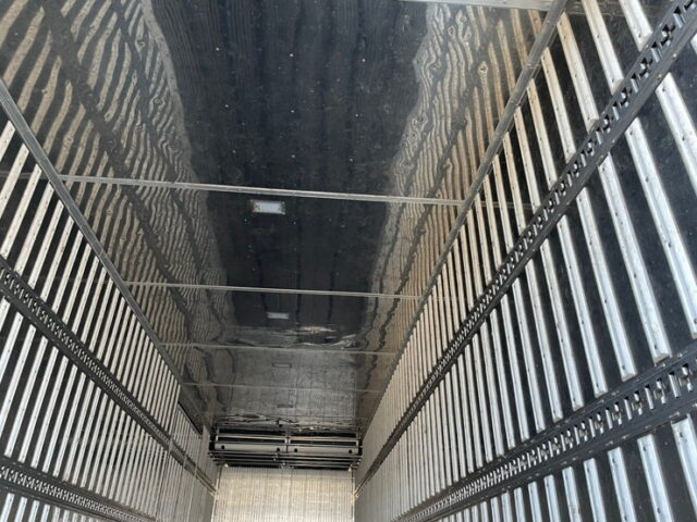 UD クオン：ハイルーフ：冷凍バン：トレクス造りボデー：横扉：ステンレス多数：AT