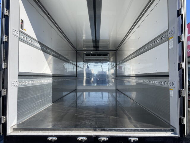 いすゞ：フォワード：増トン：冷凍ウィング：6600ボデー：エアサス：サーモキング製冷凍機