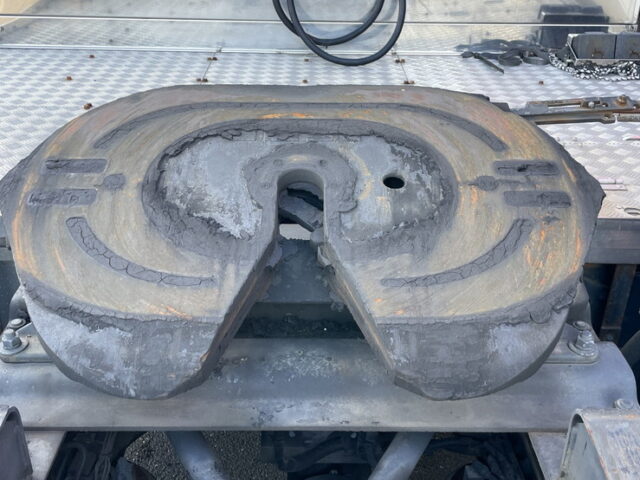 17スーパーグレート　ハイルーフ　トレーラーヘッド　第5輪荷重11.500㎏　アルミホイール