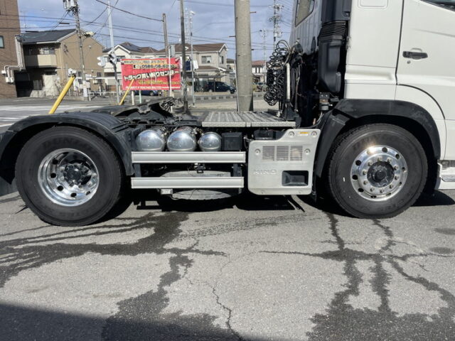 日野：17プロフィア：ハイルーフ：トレーラーヘッド：アルミホイール：ブタ鼻