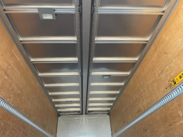 いすゞ:フォワード:ワイド:210馬力:アルミウィング:格納パワーゲート:リアエアサス:アルミホイール