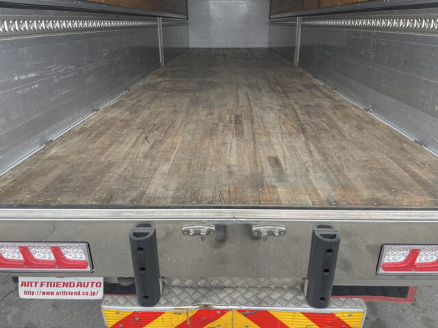 いすゞ　ギガ　ウィング　メッキ多数　ステンレス多数　アルミホイール