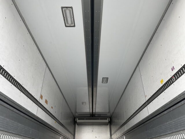 日野：17プロフィア：冷凍ウィング：7MT：リア門口ステンレス：サイドバンパーステンレス：ステンレス架装多数：メッキパーツ多数