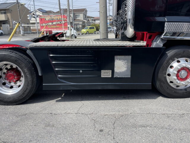 日野　プロフィア　ハイルーフ　トレーラーヘッド　煙突マフラー(ダミー)　ブタ鼻