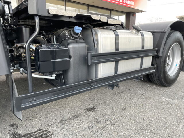 三菱ふそう：スーパーグレート：トレーラーヘッド：ハイルーフ：Ｄ尺：AT：未使用：第５輪11.5ｔ　