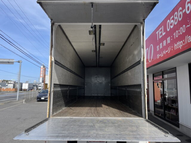 クオン：ハイルーフ：ウィング：跳上ゲート：総輪エアサス：エアロ付き：メッキ多数　