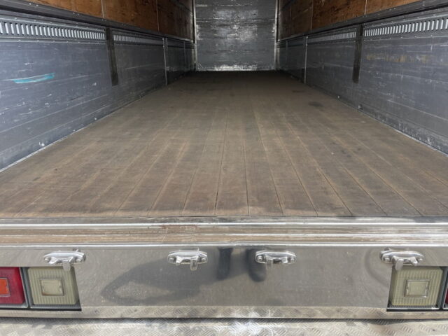 日野：プロフィア：ハイルーフ：ウィング：メッキ多数：ステンレス多数　