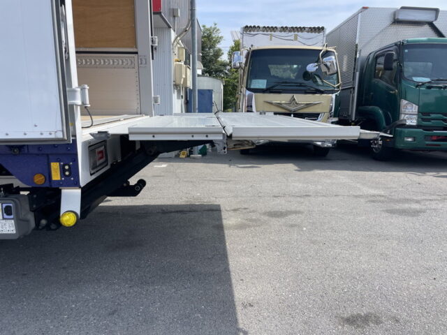 日野：17レンジャー：ハイルーフ：ウィング：6200ワイド：エアサス：格納ゲート