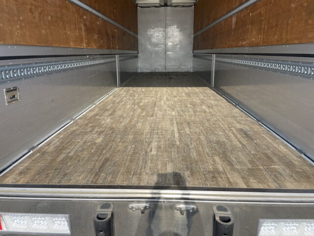 日野：17プロフィア：ハイルーフ：ウィング：メッキ多数：アルミホイール