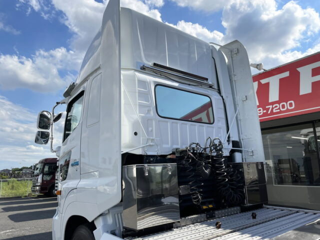 日野：プロフィア：トレーラーヘッド：ハイルーフ：ルーフバー：パイプバンパー：アルミホイール