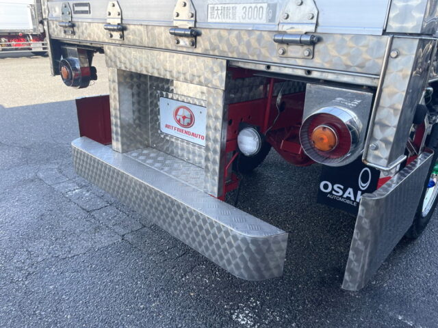 いすゞ：エルフ：造り平ボディ：内装生地張り：5MT：オバＱバンパー：フロントバイザー：架装多数