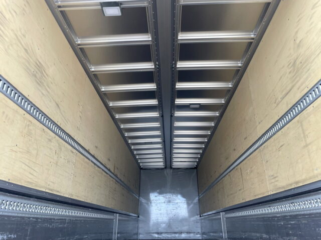 いすゞ：ギガ：ハイルーフ：ウィング：AT：木床：アルミホイール：リアエアサス