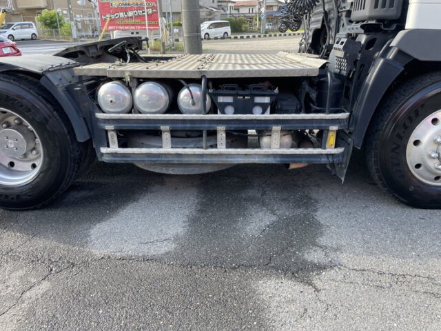 日野：プロフィア：ハイルーフ：トレーラーヘッド：メッキ多数：アルミホイール