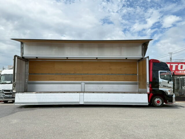 日野:17プロフィア:ハイルーフ:ウィング:メッキドア:アルミホイール:リア門口ステンレス