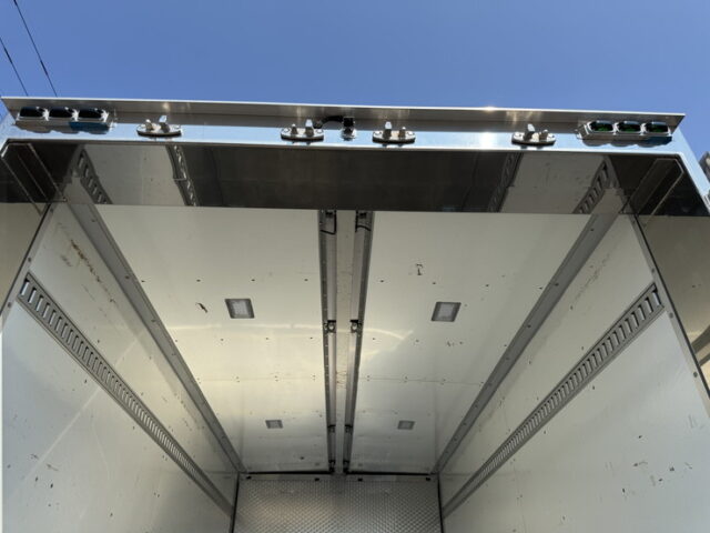 R3　日野　デュトロ　ワイドロング　アルミウィング　造りボディー　メッキ多数　