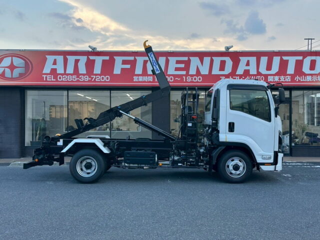 いすゞ：フォワード：登録済未使用：アームロール：3人乗り：ベッドレス：積載3.750㎏