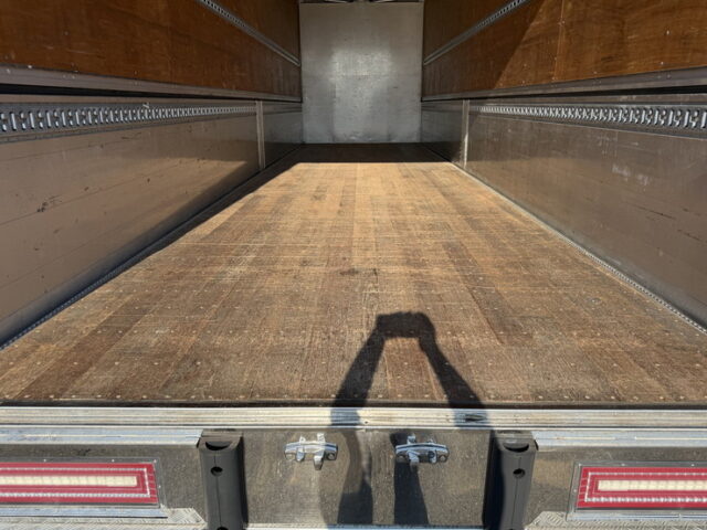 日野：17プロフィア：ハイルーフ：ウィング：メッキ多数：ステンレス多数：リア門口ステンレス