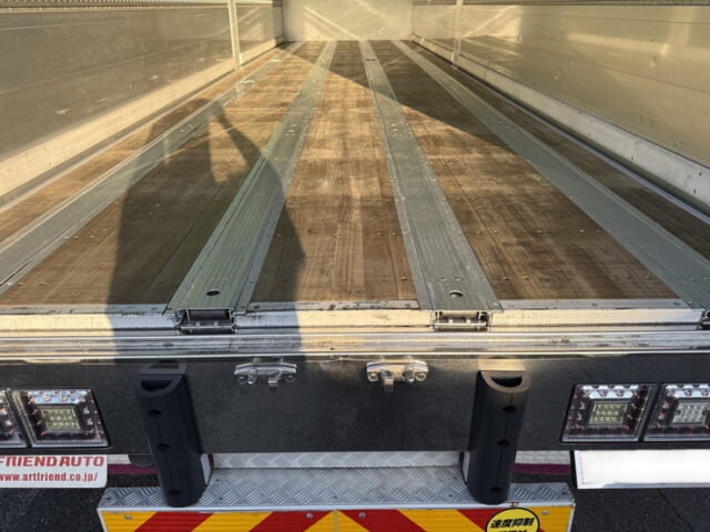 いすゞ：ギガ：ハイルーフ：ウィング：メッキ多数：ステンレス多数：エアローラー