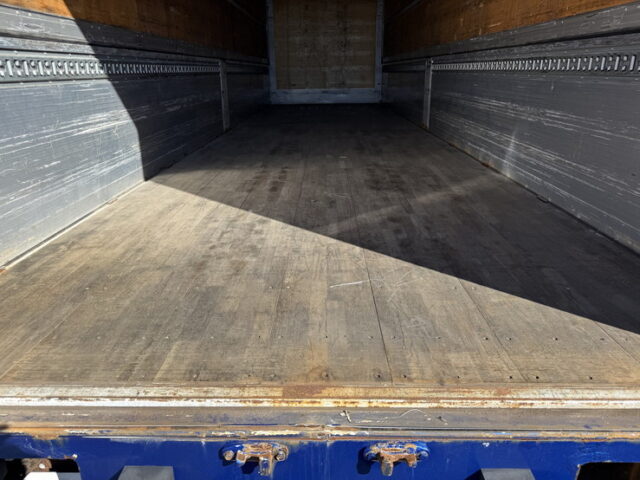 日野：17プロフィア：ハイルーフ：ウィング：メッキ多数：アルミホイール：プロシフト