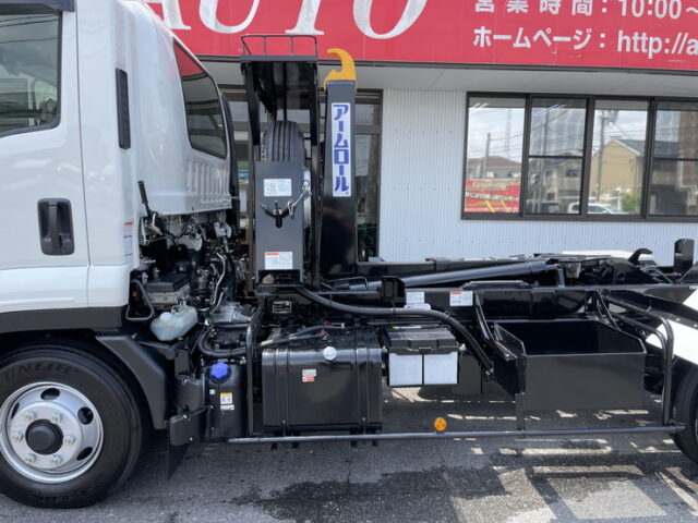 いすゞ：フォワード：登録済未使用：アームロール：3人乗り：ベッドレス：積載3.750㎏