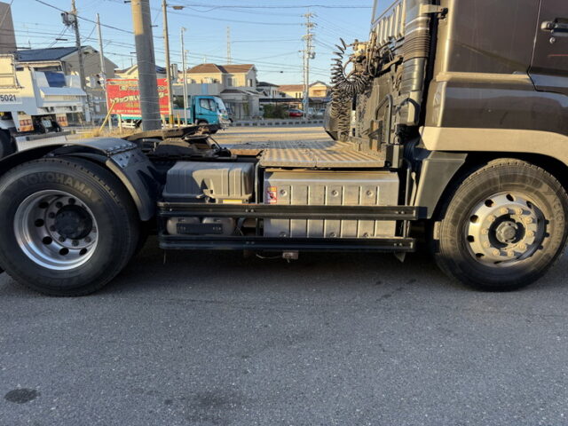 17スーパーグレート：ハイルーフ：トレーラーヘッド：アルミホイール：第5輪荷重11.500㎏