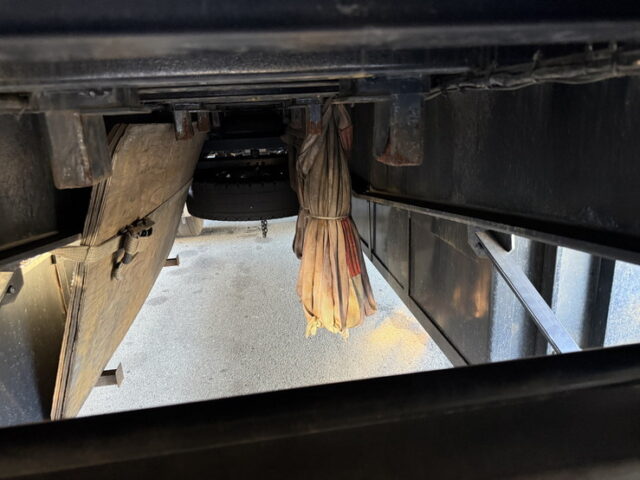 東邦：トレーラー：まな板：3軸：スタンション多数：内フック多数：最大積載量27.500㎏