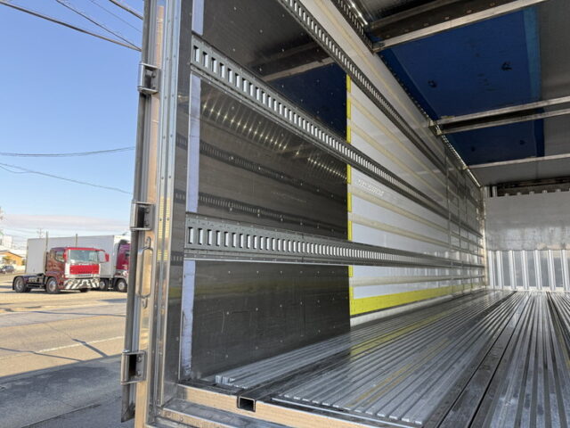 日野：17プロフィア：冷凍バン：メッキ多数：サブエンジン：ジョロ4キーストン