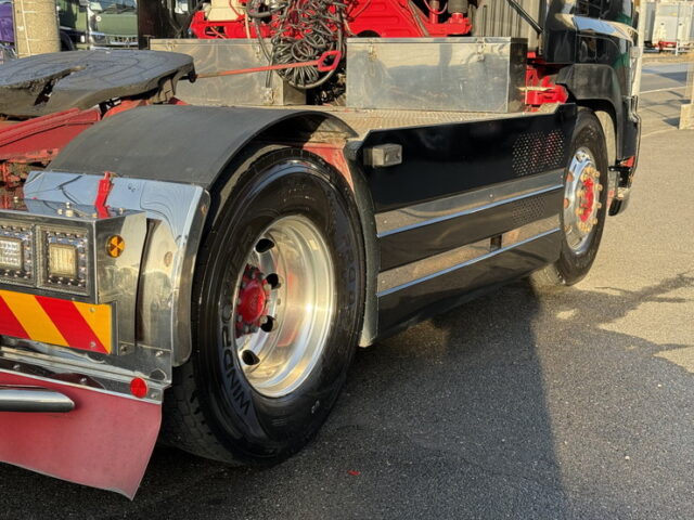 日野:プロフィア:ハイルーフ:トレーラーヘッド:メッキ多数:後輪エアサス:480馬力