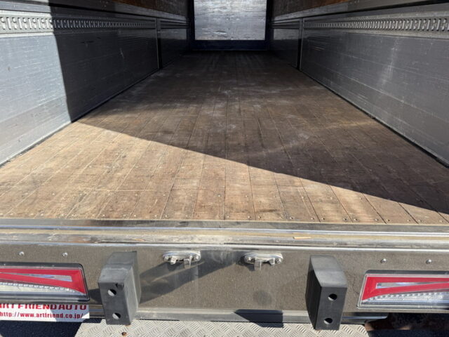 日野:17プロフィア:ハイルーフ:メッキ多数:アルミホイール:木床:E13Cエンジン