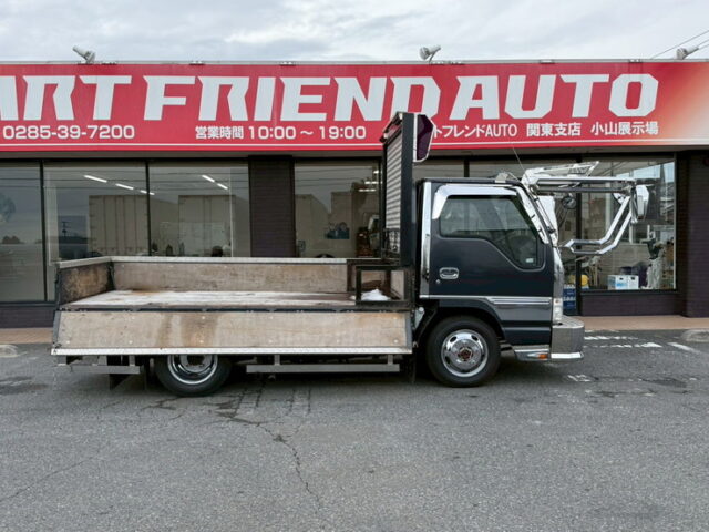 【現状】いすゞ：エルフ：平ボデー：架装多数：マニ割り：5トン未満：2駆/4駆切換付き