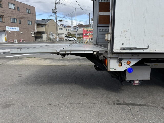 ファイター:ウィング:6200ワイド:後輪エアサス:格納ゲート:240馬力