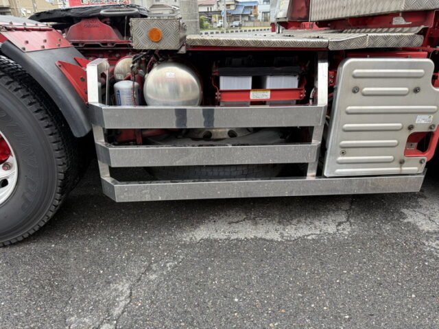 いすゞ:ギガ:ハイルーフ:トレーラーヘッド:フロントバイザー:第5輪荷重11.100㎏