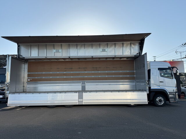 17スーパーグレート：ハイルーフ：ウィング：ステンレス多数：リア門口ステンレス