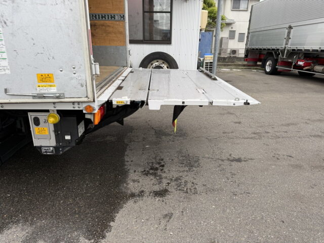 日野：デュトロ：バン：ワイドロング：格納ゲート：左スライドドア：AT車：準中型免許