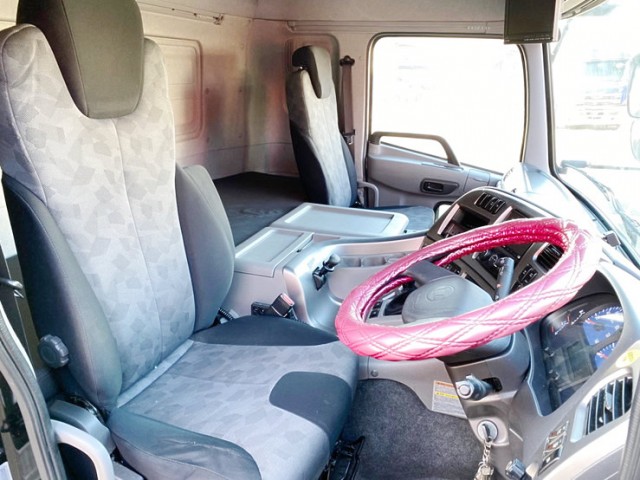 【534】UDトラックス　クオン　ハイルーフ　ウィング　ステンレス多数　ジョロダー4列