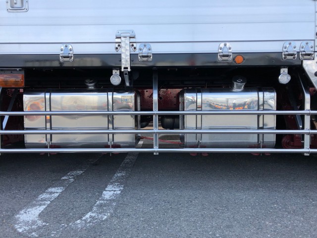 【412】UDトラックス　クオン　4軸低床　ウィング　エアローラー