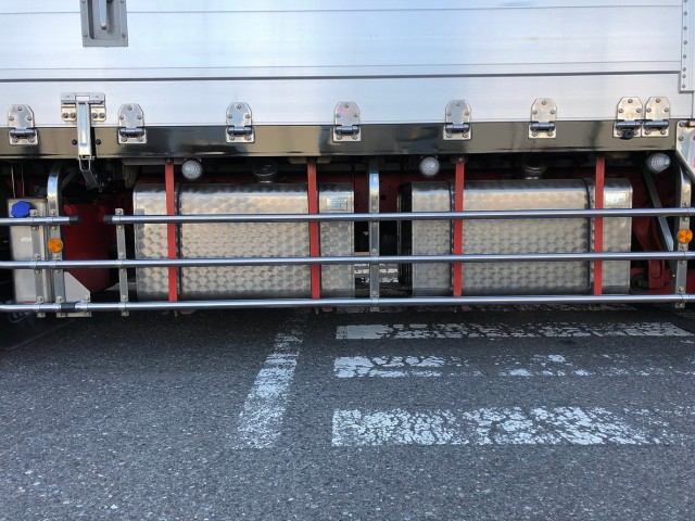 【243】ＵＤトラックスクオン　低床　アルミウイング　総輪エアサス　