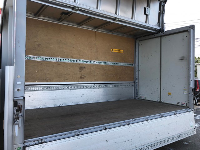 【326】いすゞ　エルフ　アルミウイング　格納ゲート付